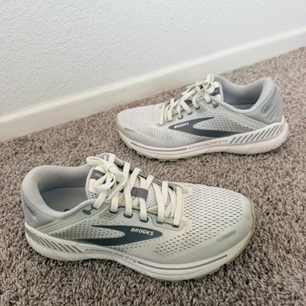 Brooks Adrenaline GTS 22 Cushion Support Soft Running Shoes Women's 9B